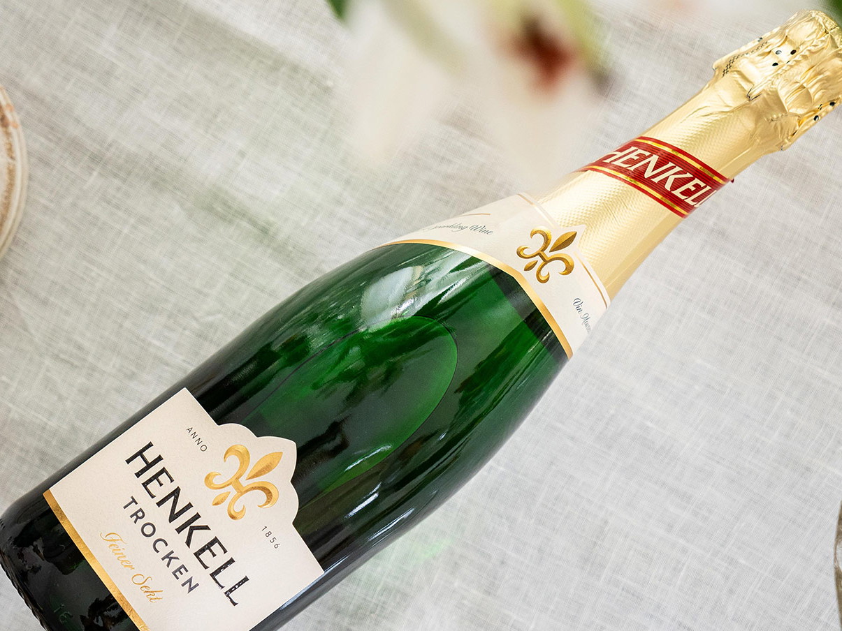 Genießen Sie Weihnachten mit Henkell Sekt Trocken.