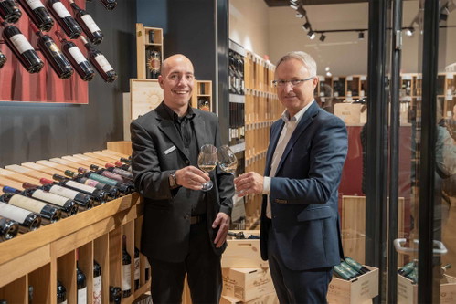 Manuel Reinisch, Geschäftsführer Chur und Gernot Haack, CEO Mövenpick Wein.