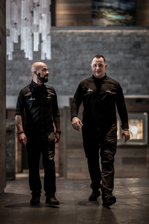 Sous Chef Sergiu Midori mit Executive Chef Thomas Huber.