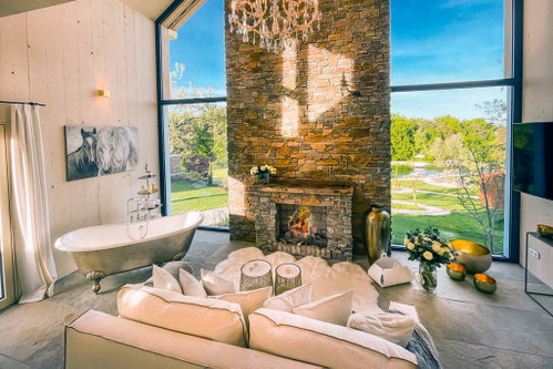 Liebevolle Details, extravagantes Interieur und viel Platz zeichnen die Häuser und Chalets von »Golden Hill« aus.