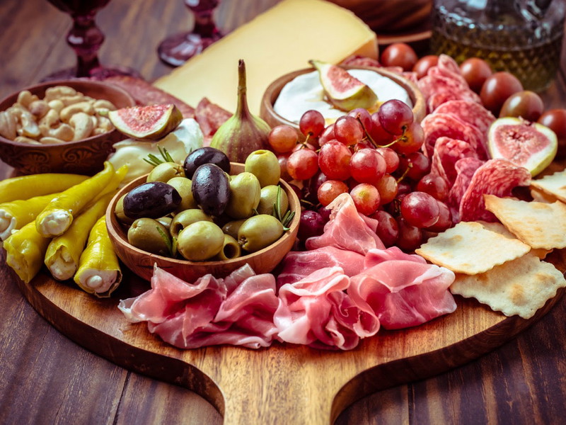 Neuer Foodtrend: Die »Charcuterie« verlagert sich im Winter auf die Skipiste .