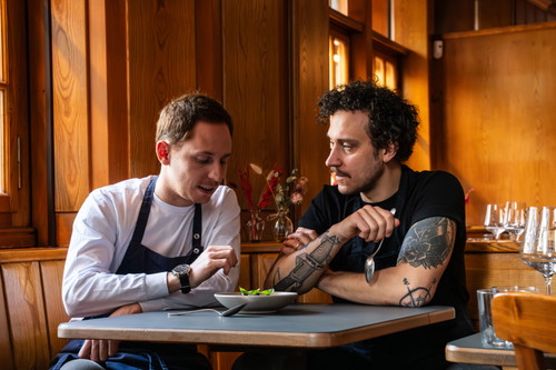 Arnaud Verschueren, Co-Gründer von Madame Sum, mit Sternekoch Fabian Fuchs.