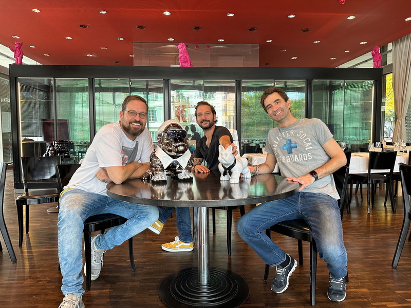 Gian Testa mit Nik Wächter und Moritz von Hohenzollern.