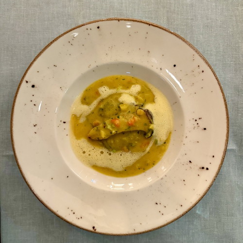 Bobó (Würzige Maniokcreme, schwarzer Reis und gegrillter Kräuterseitling)