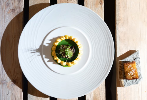 Kleine Kunstwerke sind die Über­raschungsmenüs von Spitzenkoch Philipp Dyczek im Restaurant »Artis«. Und köstlich sind sie natürlich auch.