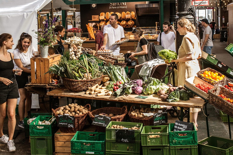 In der »Markthalle Neun«  trifft Wochenmarkt auf Streetfood und Kreuzberger Kiez auf internationales Publikum. 