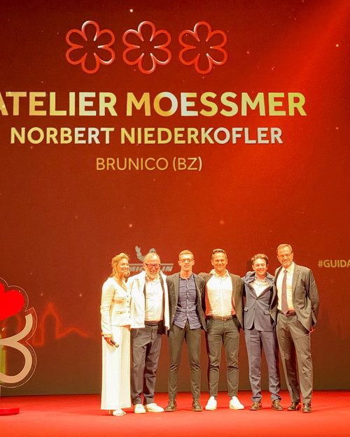 Niederkofler mit seinem Team