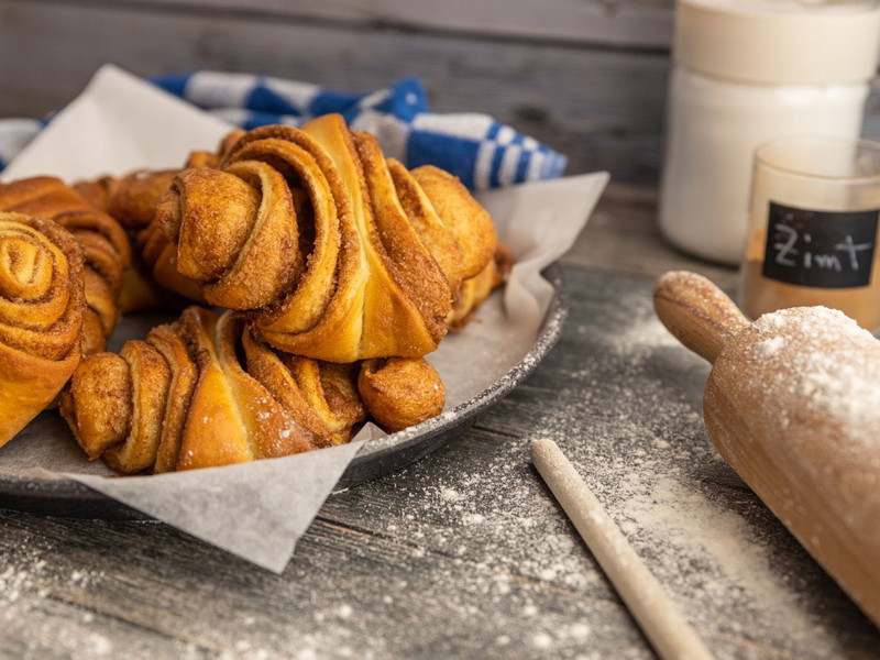Das Franzbrötchen soll dank Tim Mälzer zu cremigem Eis werden.