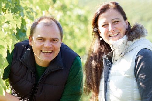 Ebenfalls bereits erfolgsverwöhnt: Johannes und Sandra Hirsch aus Kammern mit Erfolg in beiden Kategorien 2022 mit dem Veltliner Ried Lamm und dem Riesling Ried Heiligenstein-Rotfels.