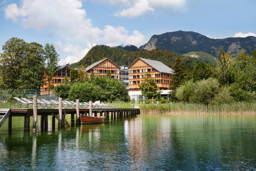 Im »Mayrlife«-Resort stehen Medizin, moderne Technik und ein breites Angebot an Therapien im Fokus. Die Naturkulisse begleitet dabei.