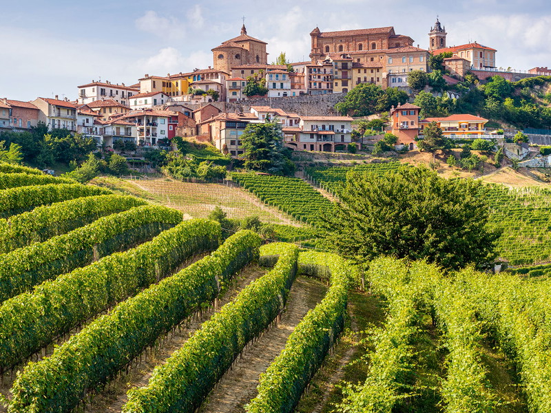 La Morra ist der am höchsten gelegene Ort des Barolo-Gebietes. Von hier genießt man einen wunderbaren Rundblick über die Hügel der Langhe. 