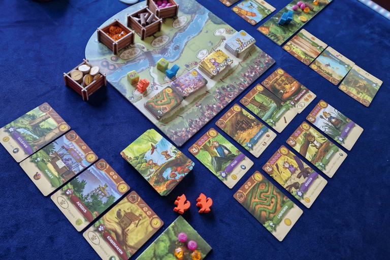 Das Auge spielt mit: »My Lil‘ Everdell« (die Kinderspiel-Adaption von »Everdell«) ist spielmechanisch interessant, bereitet aber auch optisch große Freude.