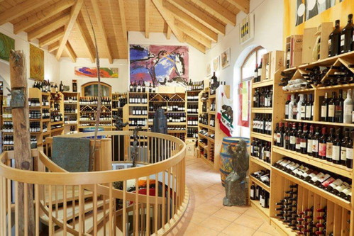 In der »Bacchus-Vinothek« in Rottweil gibt es (nicht nur) kalifornische Topweine in gereifter Version.