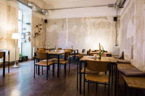 Craftbiere im Shabby-Chic-Ambiente findet man im »Tapete«.
