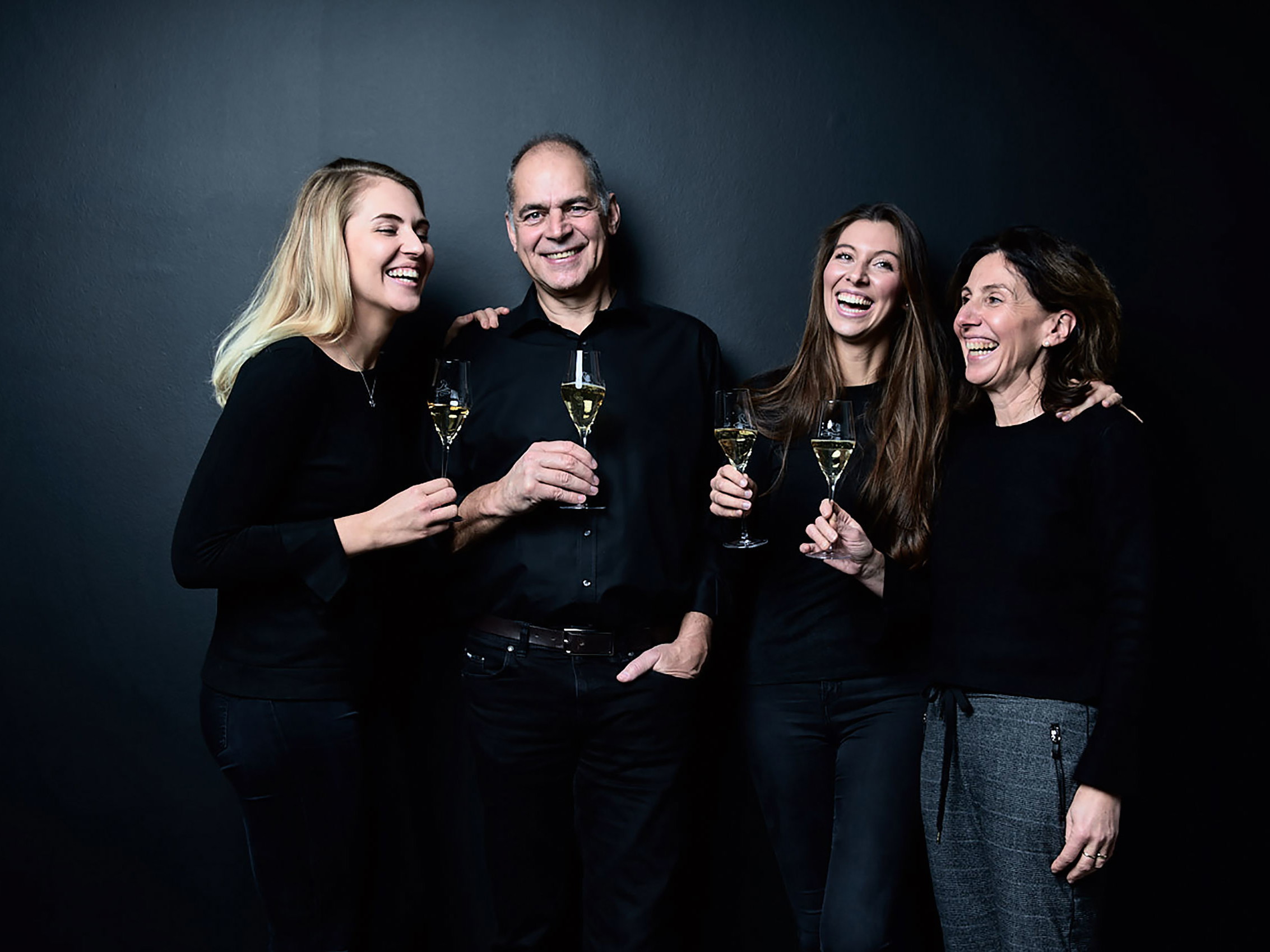 Sprudelnd vor Schaffenskraft: Katharina, Volker, Marie-Louise und Heide-Rose Raumland (v. li.)