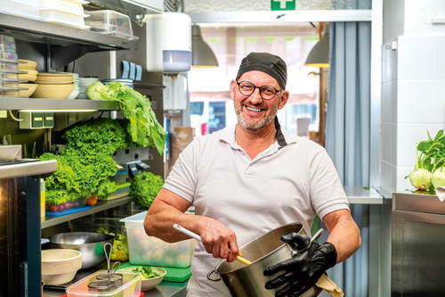 Joachim Ivany hat sich in der »Erbsenzählerei« 
dem gesunden Mittagessen verschrieben. 