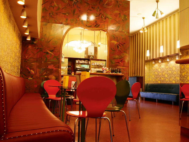 Im »Filmcasino« ist das Interior aus dem Jahr 1954 erhalten geblieben. Das macht das Kino zu einem der charmantesten Mid-Century-Modern-Orte der ganzen Stadt. 