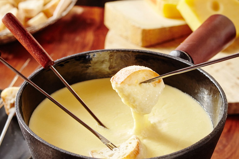 Raclette und Fondue wird zu Weihnachten in vielen Haushalten genossen.