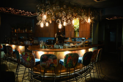 Gläserne Seifenblasen und herrliche Cocktails, die nicht nur schmecken, sondern auch Spaß machen – das ist die »Hammond Bar«.