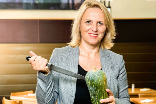 Für Margit Stolzlechner von der »Hollerei« 
ist die fleischlose Küche schon längst in 
der Mitte der Gesellschaft angekommen.