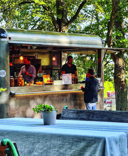 Im »Otto am Berg« wird mit Genuss aus dem Foodtruck überzeugt.
