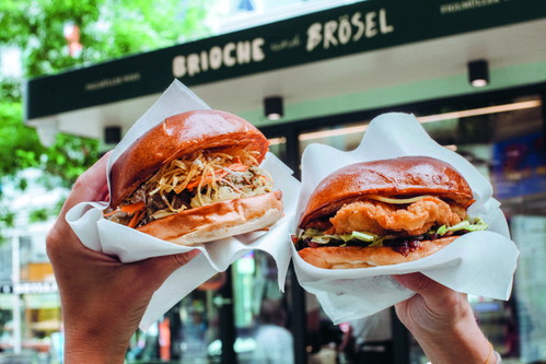 Nomen est omen: Im »Brioche und Brösel« kommen Tafelspitz und Schnitzel im Brioche-Bun-Burger daher.