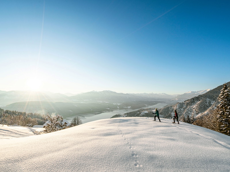 Rund um den Millstätter See liegen zirka 30 große Kärntner Skigebiete mit über  800 Kilometer bestens präparierten Pisten. Auch das Schneeschuhwandern ist sehr beliebt. 