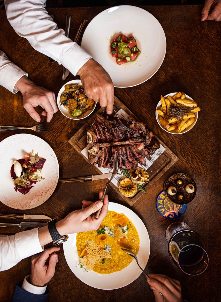 Im legendären »Planter’s Livingstone« in der Innenstadt steht US-Cuisine wie Steaks und Ribs im Mittelpunkt des kulnarischen Interesses.