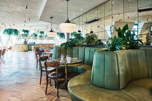 Auf eine moderne stylishe Atmosphäre, gepaart mit hervorragender Küche, setzt man im »Chez Bernard« und im »Clementine im Glashaus« – ideal für Gäste, die das Besondere lieben.
