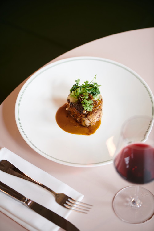 Rinds Filet Rossini mit Entenleber, Trüffeljus, Lauch &amp; Knollensellerie.