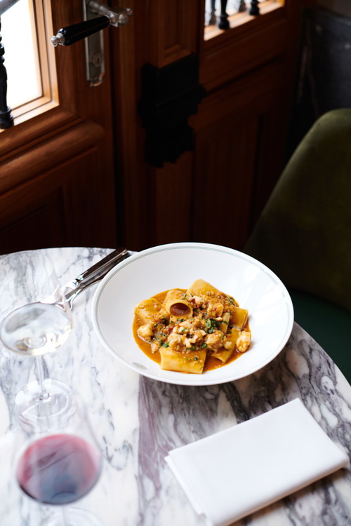 Hausgemachte Ravioli mit Carciofini.