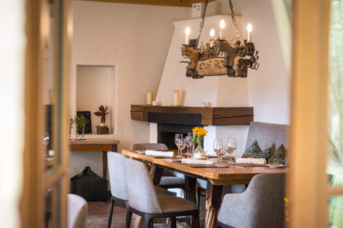 Im Hotel »Schloß Prielau« sorgt Sternekoch Andreas Mayer für besondere Geschmackserlebnisse  (unten). Das Kitzsteinhorn bietet unvergleichliche Skigebiete.