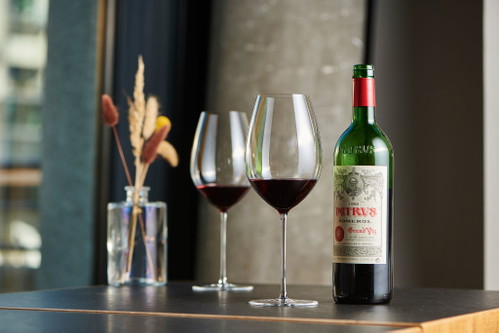 Bordeaux in jeder Preisklasse: Auch der rare Kult-Pomerol Pétrus gehört bei »Tesdorpf« zum Sortiment.