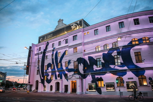 Mit »Lass uns die Welt vergessen« feiert Regisseur Theu Boermans  eine Weltpremiere an der Volksoper.