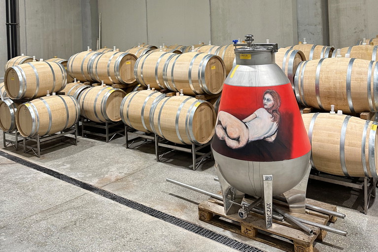 Im Sommer 2024 eröffnet das Weingut in Andau samt Keller komplett neu. 