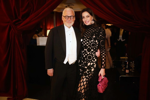 Gastgeber Wolfgang und Angelika Rosam kreieren erneut einen Anziehungspunkt für alle Gourmets am Ball: 
Der Champagner-Salon liegt 
im dritten Stock der Staatsoper (Balkon links). 