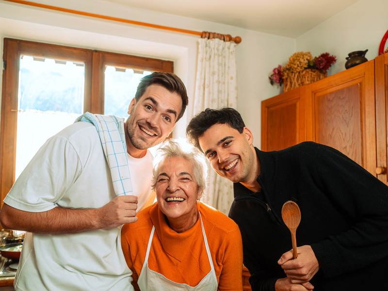 Die Gründer Max (l.) und Luigi (r.) und Nonna Miranda