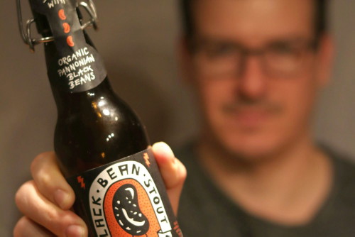 Für das »Pannonian
Black Bean Stout« gären Bohnen mit Malz, Hopfen und Hefe. 