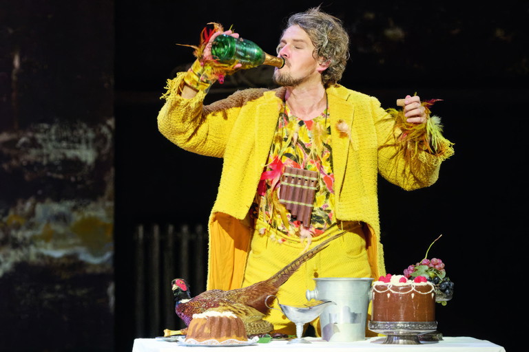 Kulinarik und Oper verstehen sich formidabel: So gehören auch für den Vogelfänger Papageno (»Die Zauberflöte«) gutes Essen und Trinken zum »süßen Leben« dazu.