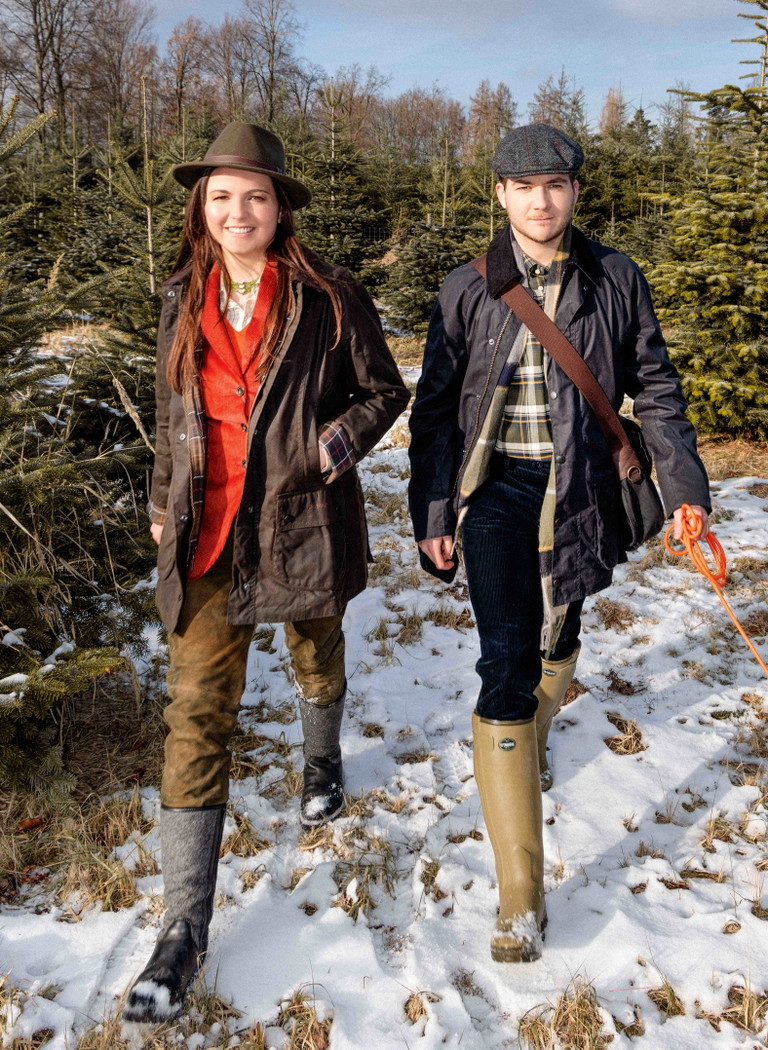 Für das Falstaff-Modeshooting haben Barbara Enzenberger und Florian Höllerbauer die Guts- und Forstverwaltung Fridau besucht. Von hier stammen alle Bäume der großen Ballnacht.