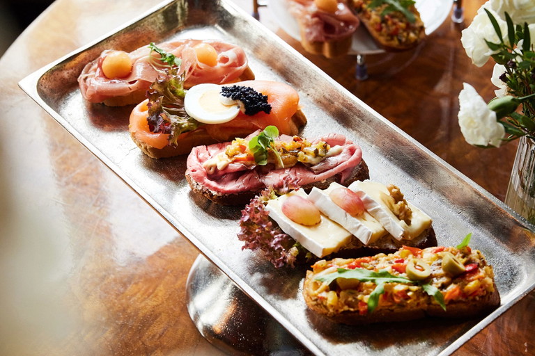 "Gerstner" has been supplying the Vienna Opera Ball with the finest dishes since 1869. The vegetarian and vegan range is also growing.