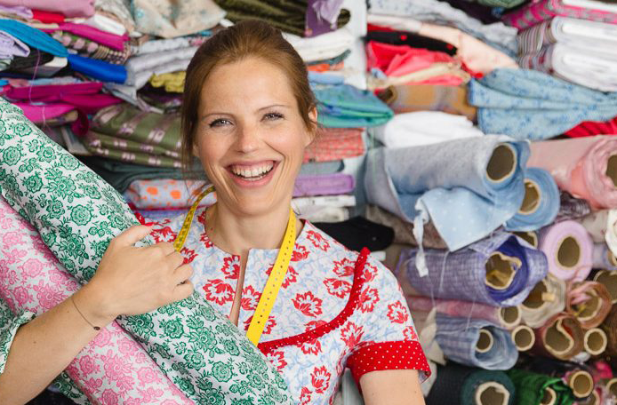 Trachtenmoden-Designerin Constanze Kurz entwarf mit ihrem Familienunternehmen »Hanna« für Ehrengäste die Ballkleidung. 