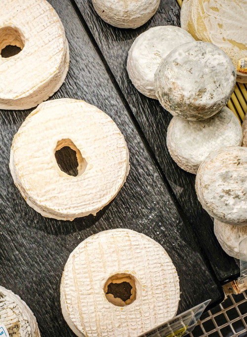 Käse-Monopol. Wer in Wien Käse aus anderen Ländern kaufen wollte, dem blieb lange nichts anderes übrig, als zum Meinl zu gehen. Sein Import wurde bis zum EU-Beitritt nämlich vom Staat streng reguliert.