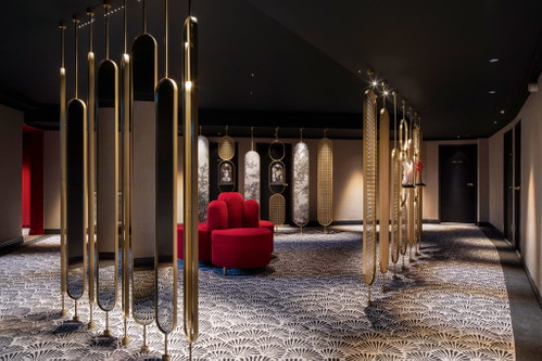 Im Hotel »Maison Rouge« wird man von einer eleganten Einrichtung im Art-déco-Stil begrüßt.