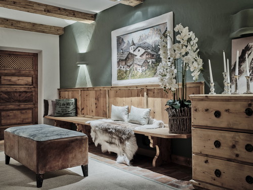 Kitzbühel: Das Chalet verfügt über neun Schlafzimmer und 13 Bäder, ein Wellness-Spa mit Whirlpool, Sauna, Dampfbad und Fitnessraum auf einer Wohnfläche von 796 Quadratmetern. 