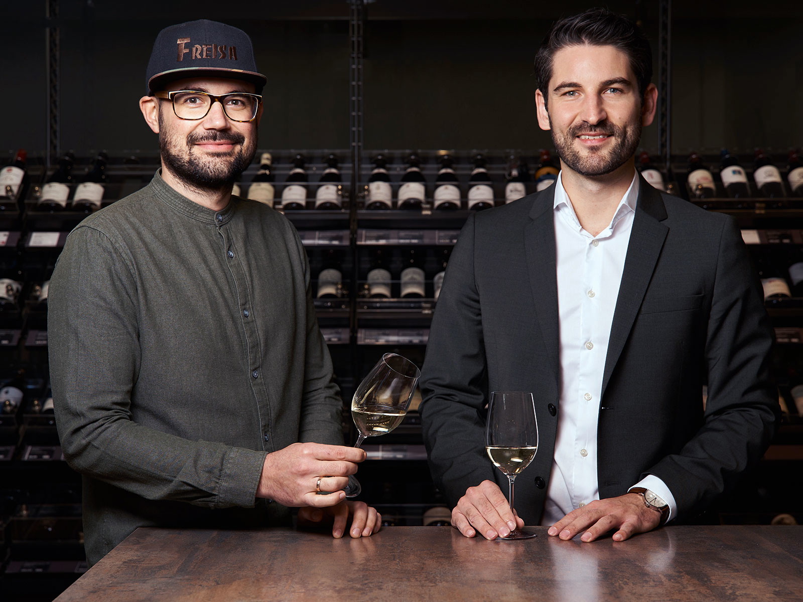 30 Jahre Wein & Co: Einkaufsleiter Simon Silmbroth (li.) und Geschäftsführer Hannes Scheufele im Falstaff-Gespräch.