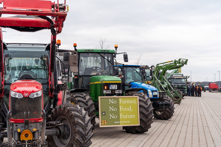 Protest der Landwirte gegen die Pläne der Regierungen zur Senkung der Agrarsubventionen in Freiburg.