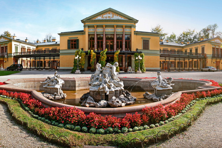 Bis ins 20. Jahrhundert wurde in der Kaiservilla in Bad Ischl europäische Geschichte geschrieben und Bad Ischl war die »geheime Hauptstadt« der Donaumonarchie.