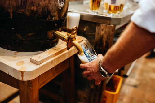 Der Inbegriff eines hellen Lagerbiers ist das Münchner Helle. Wichtigster Hersteller des Bierstils ist die Augustiner-Brauerei.