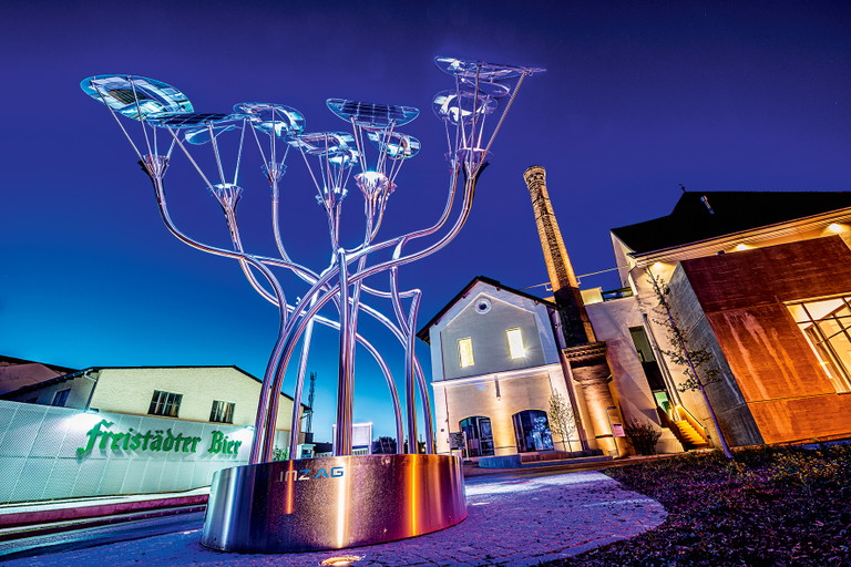 Freistadts Brauerei punktet mit den Solar-Sonnenblumen und Ernst-Fuchs-Kunst im Sudhaus.